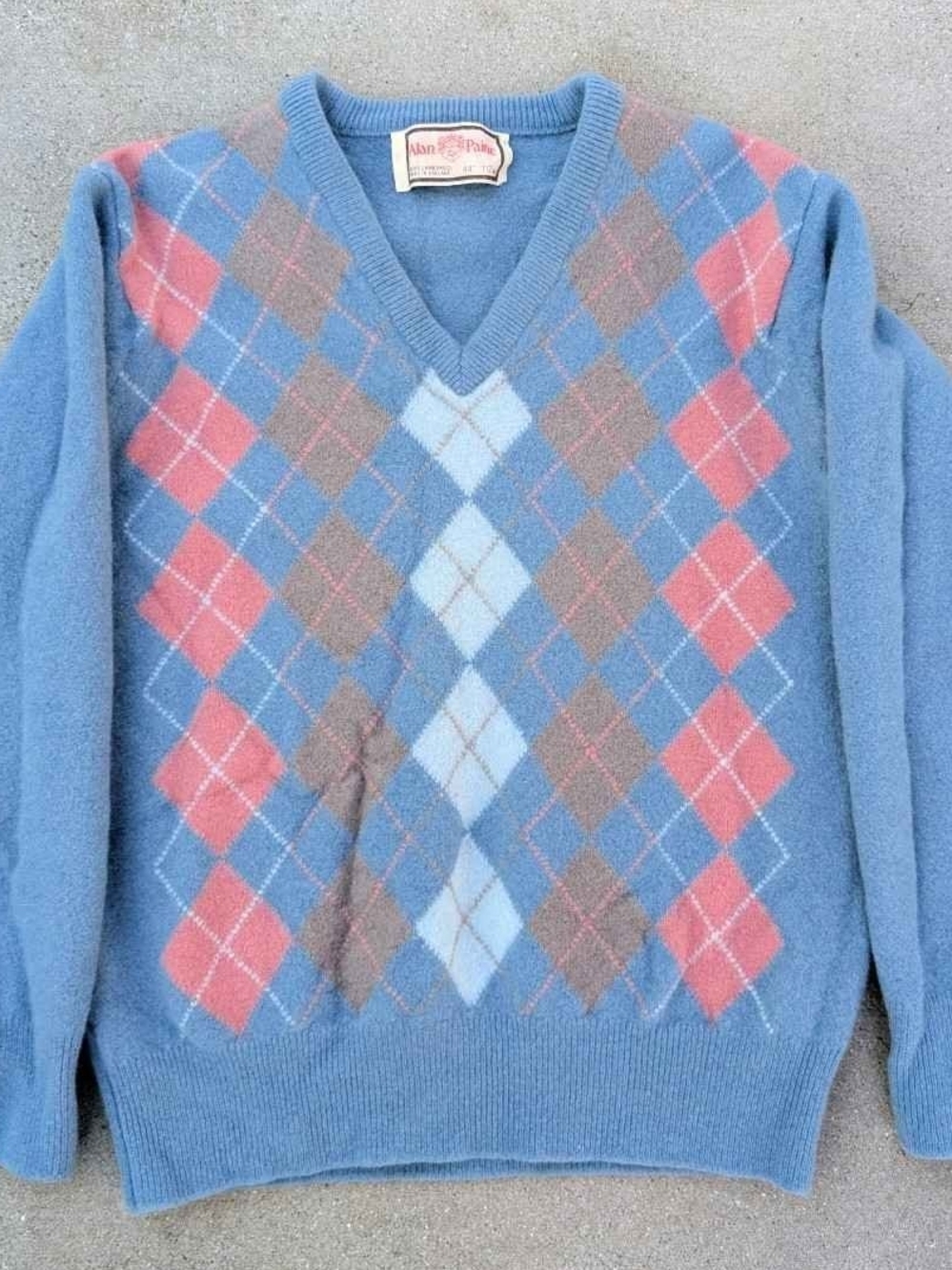 Vintage Alan Paine 100% Lambs Wool Made In England Baby Blue and Pink Sweater Ca